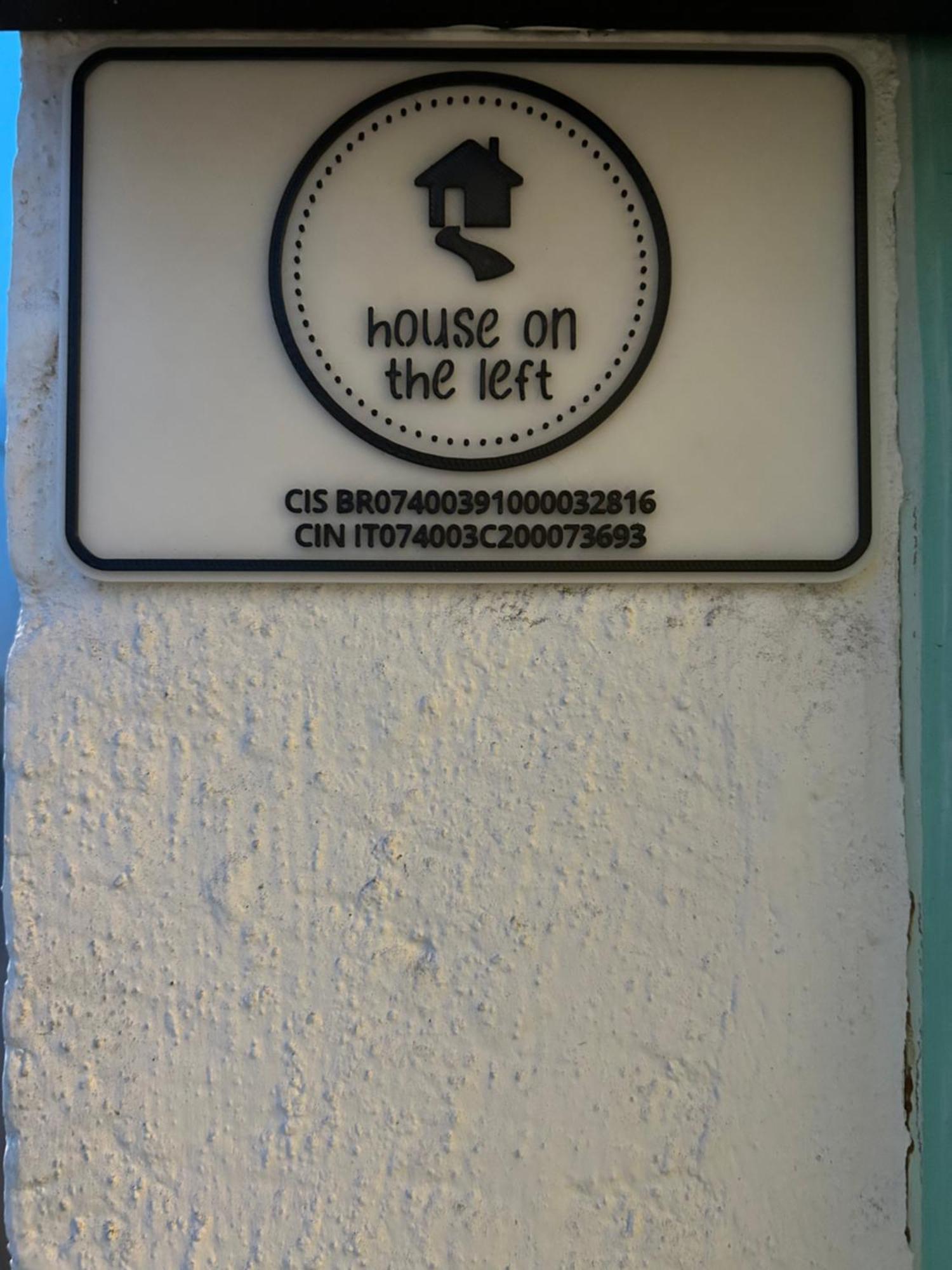 Casa Vacanze “House On The Left” 세글리에 메사피카 외부 사진
